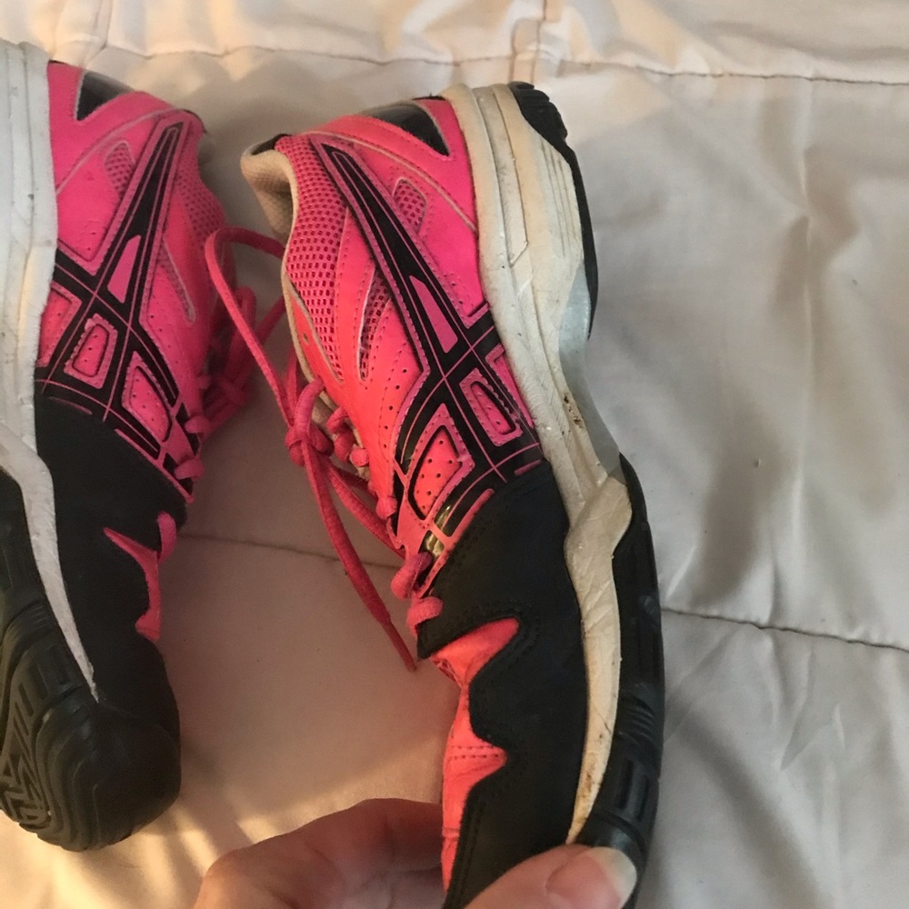 ASICS size 7 women’s gel solutions